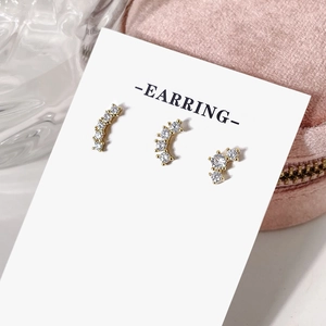 Tre paia di orecchini a lobo minimalisti placcati oro 18k con zirconi scintillanti