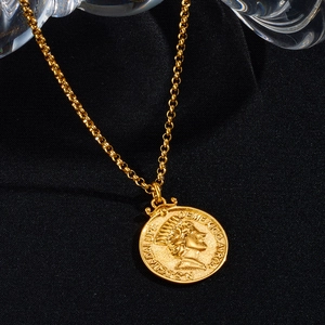Collier en acier inoxydable plaqué or 18 carats avec pendentif médaille ange