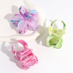 Three-piece set of gradient flower hair clips with elegant marble pattern for women