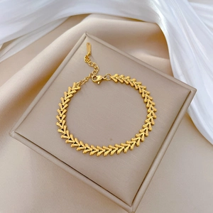 Detail of gold V-shaped chain bracelet with lobster clasp and adjustable link extension