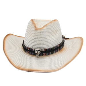 Chapeau de cowboy classique en paille beige avec bord dégradé marron et tête de taureau
