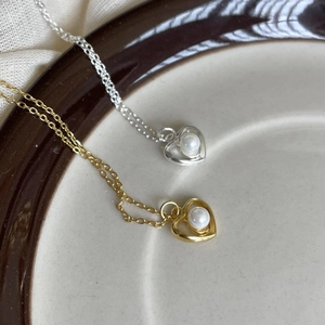 Minimalist 925 silver necklace with heart pearl pendant in gold and silver finishes