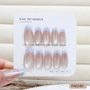 Handgefertigte lila-rosa Cat-Eye Press-on-Nägel im Farbverlauf mit Aurora-Schimmer-Effekt