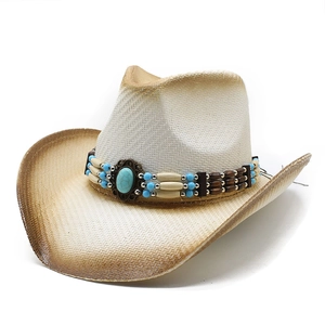 Chapeau de cowboy en paille beige avec bande de perles turquoise et bord dégradé pour la plage