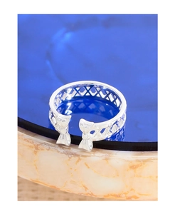 Detailed macro view of silver hollow mesh ring featuring elegant bowknot accents