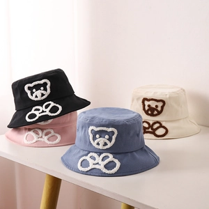 Chapeaux bob pour enfants avec broderie ours mignonne en quatre coloris variés