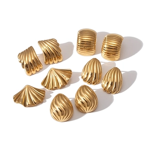 Polished 18K gold plated stainless steel earrings with ribbed texture and shell pattern