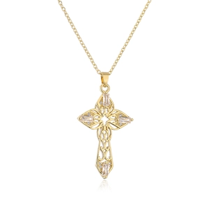 Luxueux collier plaqué or 18 carats avec pendentif croix évidée et zircons étincelants