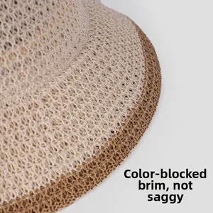 Dettaglio della tesa del cappello da sole intrecciato con design bicolore e trama robusta