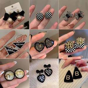 Boucles D Oreilles En Alliage Strass Et Künstliche Perle Avec Tige En Argent Forme De Coeur Damier Rétro Minimaliste Bijoux Mode