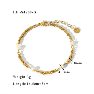 Detail of gold 18K pearl twisted chain bracelet with measurements and lobster clasp