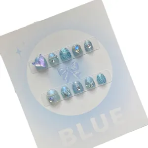 Uñas postizas azules de sirena para niños con mariposas 3D, perlas y purpurina