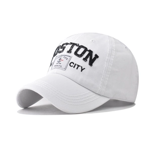 Weiße Boston City Baumwoll-Basecap mit Vintage-Stickerei und klassischen College-Patches