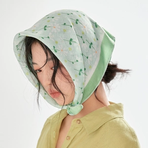 Retro floral cotton linen headscarf with white daisy pattern in light green