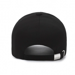 Casquette baseball noire en coton vue arrière avec boucle de réglage en métal argenté
