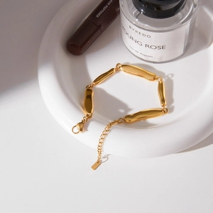 Irregular organic 18K gold-plated stainless steel bracelet in minimalist liquid metal style