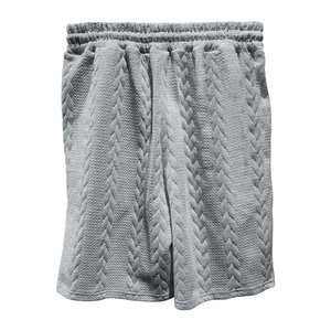 Détail d'un short gris pour homme montrant la texture jacquard et les motifs en tricot