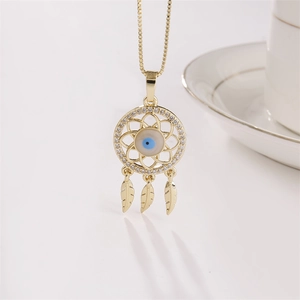 Goldene Traumfänger-Halskette mit blauem Evil-Eye-Anhänger und Zirkon-Federn