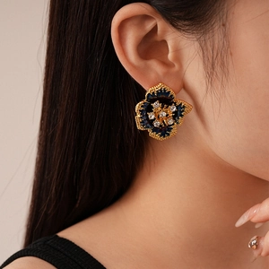 Boucles d'oreilles fleurs vintage de style français avec émail bleu et cristaux
