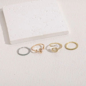 Elegant gold tulip ring set with pearls and green zircons in minimalist S925 silver finish