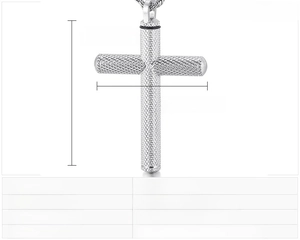 Détails du pendentif croix en acier inoxydable, dimensions 63x40mm avec texture moletée