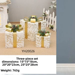 Detailed size and weight specs for Christmas gift box set with gold bows and pine cones