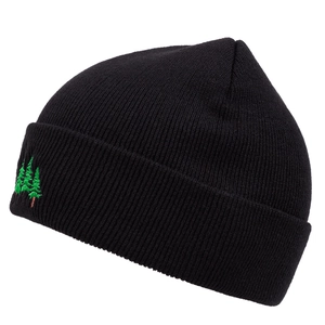 Schwarze Winter-Strickmütze mit grüner Tannen-Stickerei auf dem umgeschlagenen Rand