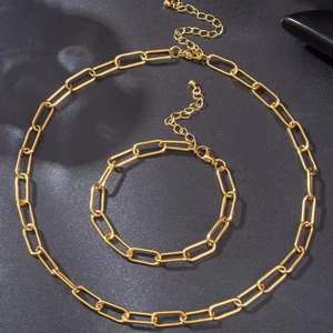 Minimalistisches goldenes Büroklammerketten-Set aus Halskette und Armband für jeden Tag