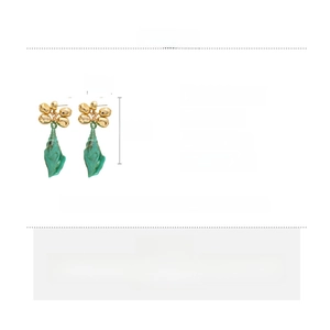 Detailed chart showing acrylic seashell earrings dimensions of 7.7x1.7cm and 20.1g weight