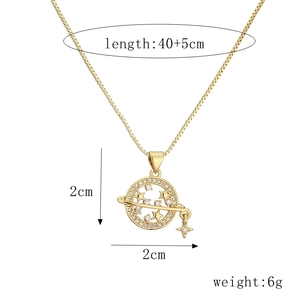 Dettaglio della collana terra dorata con pendente anello a stella e catena da 40+5 cm