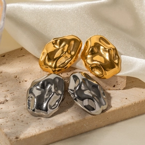 Boucles d'oreilles minimalistes en acier inoxydable martelé, formes dorées et argentées