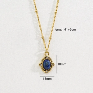 Vue détaillée du collier plaqué or 14K avec pierre bleue et ses dimensions