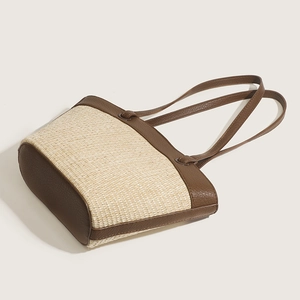 French retro straw shoulder bag with beige woven texture and brown leather trim