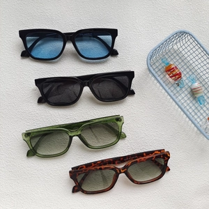 Chic leopard print cat eye sunglasses in blue, grey, green, and tortoiseshell colors