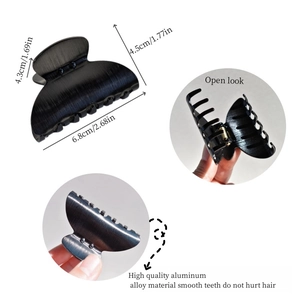 Black aluminum claw clip with dimensions, featuring open view and smooth teeth details