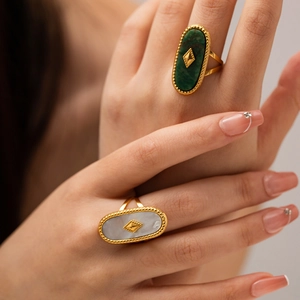 Anelli regolabili dorati stile vintage francese con giada verde e madreperla bianca
