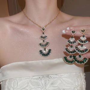 Fan Shaped Jewelry Set Vintage Alloy Necklace And Earrings With Silver Earring Post Teardrop Rhinestone Elegant Women