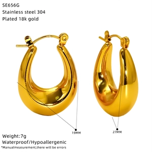 Dettagli orecchini a cuore cavo placcati oro 18k con dimensioni di 19mm di larghezza e 27mm