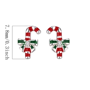 Détail des boucles d'oreilles canne de Noël en argent S925 avec nœuds verts et cristaux