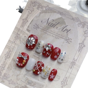 Faux ongles de Noël à coller avec flocons de neige rouges et blancs et strass brillants