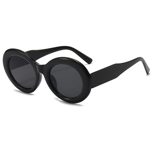 Schwarze Retro-Sonnenbrille mit ovalem Rahmen und dunklen Gläsern aus 45-Grad-Winkel