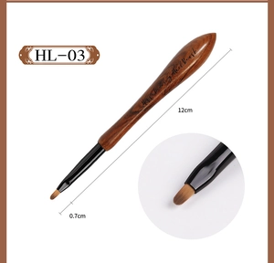 Détail du pinceau nail art HL-03 avec manche en bois de 12cm et pointe fine de 0,7cm