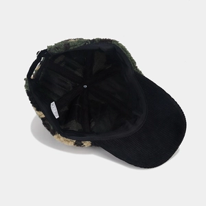 Casquette camouflage en polaire épaisse avec visière en velours côtelé et doublure