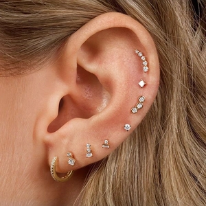 Pendientes de Botón de Cartílago de Cobre con Circonia Pavé para Mujer Poste de Acero de Titanio Joyería de Piercing