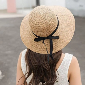 Elegante cappello di paglia estivo da donna con nastro a fiocco nero per la spiaggia