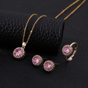 Parure bijoux zircon rose avec collier, bague et boucles d'oreilles rose doré