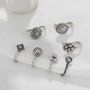 Lot de 7 bijoux de nez non percés vintage argentés aux motifs géométriques et floraux