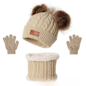 Ensemble d'hiver beige pour enfants avec bonnet en tricot, écharpe polaire et gants