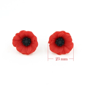Paire de boucles d'oreilles coquelicot en résine rouge mesurant 23mm de diamètre
