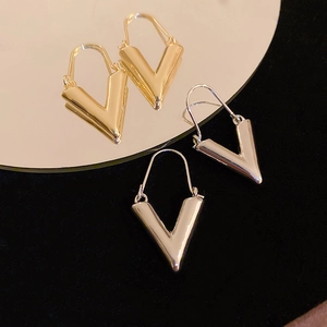 Boucles d'oreilles créoles géométriques en forme de V en métal poli or et argent
